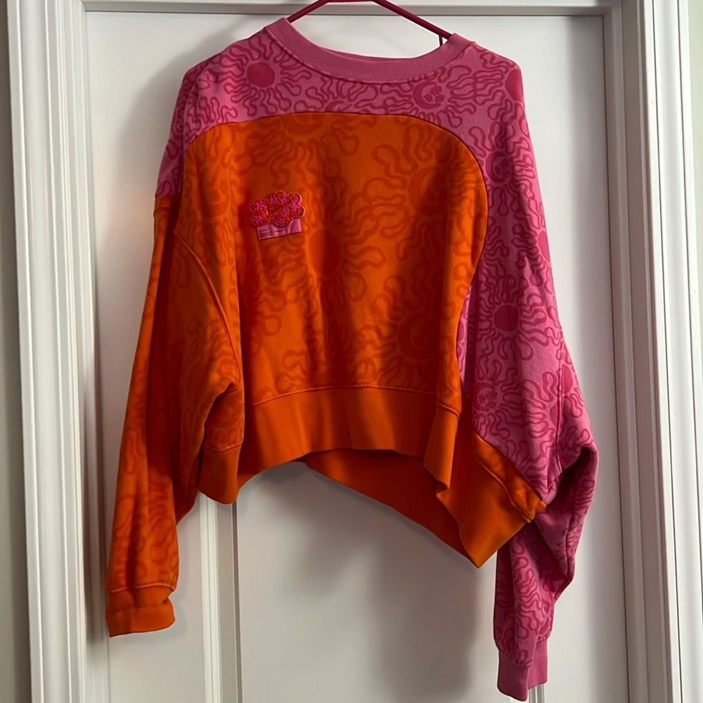 Cropped Nike sweatshirt!